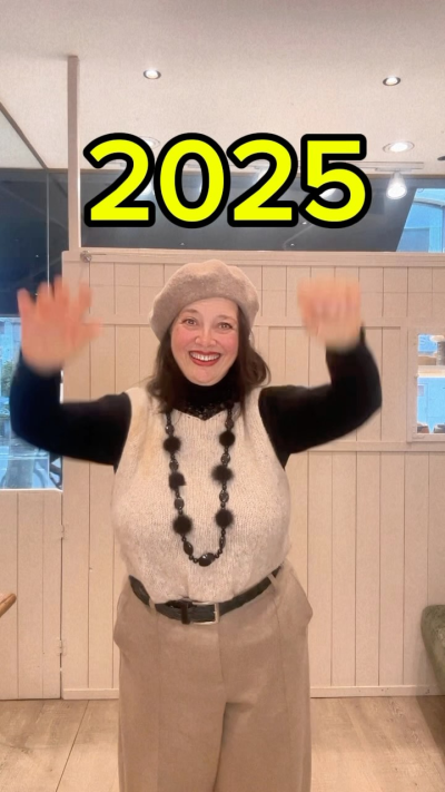 Je vous souhaite une année douce , sereine et libre. \nJe serai encore là en 2025 pour vous guider pour bien chausser vos merveilles....