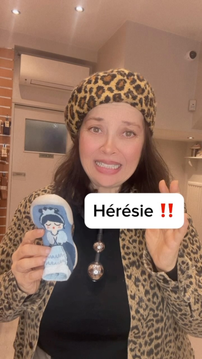 Méfiez-vous de tous ces comptes qui vous proposent des petites choses qui ressemblent à des chaussons , tige haute ou basse et vous prétendent que...