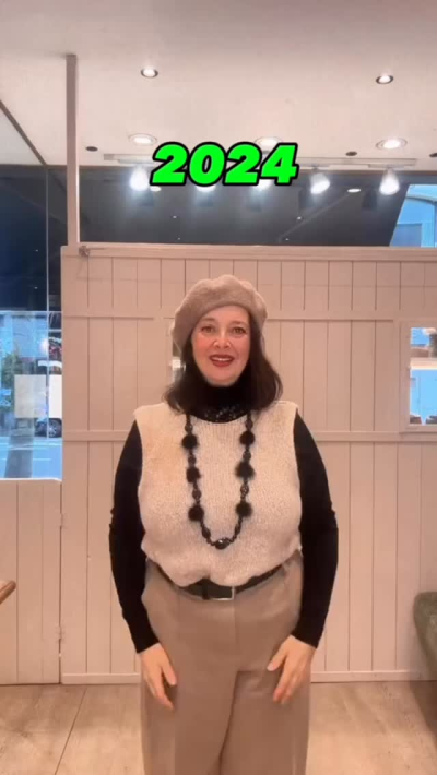 Dernière vidéo de fêtes. \nJe vous montre les soldes demain  et puis on passera vite à la nouvelle collection. \nPetit scoop: on a déjà reçu des...